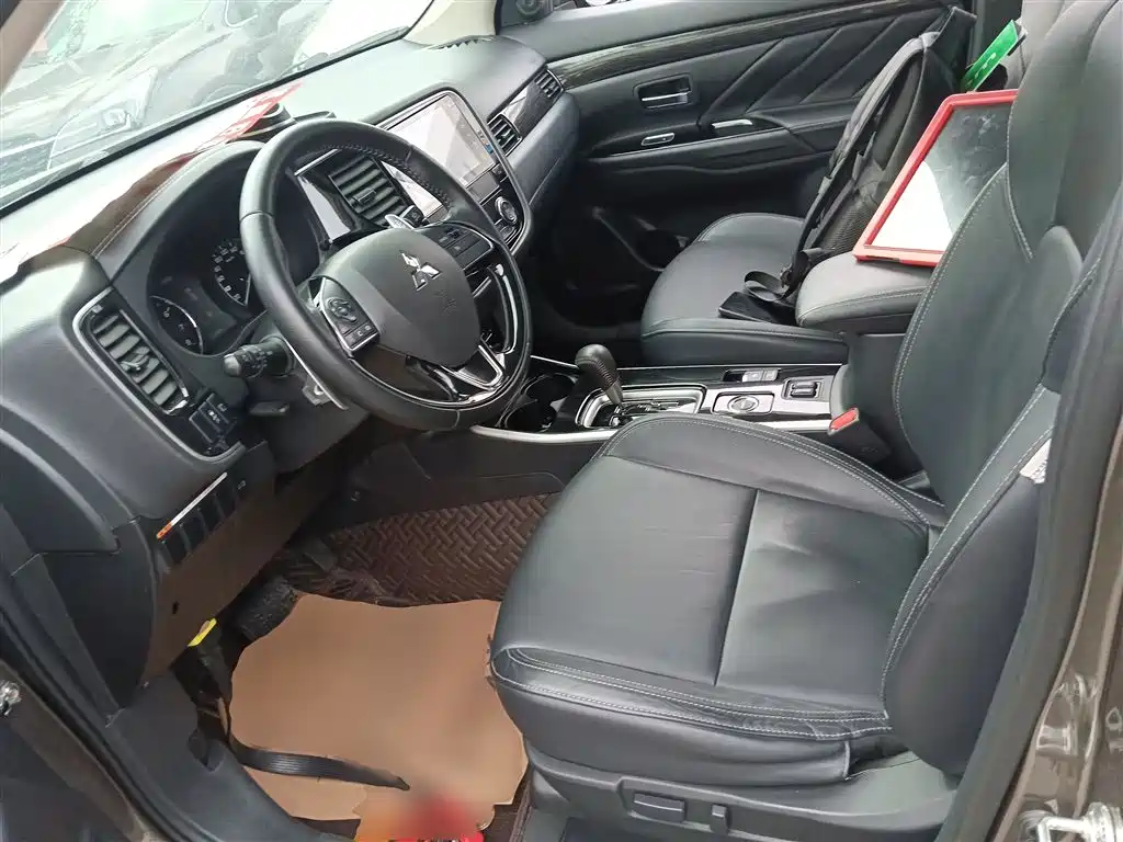 MITSUBISHI OUTLANDER