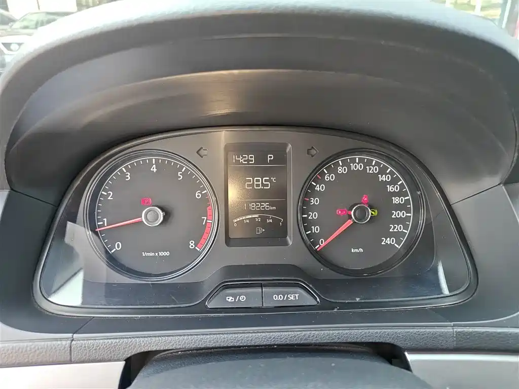 Volkswagen Lavida 2015 1.6L Automatic Trend Edition фото 8