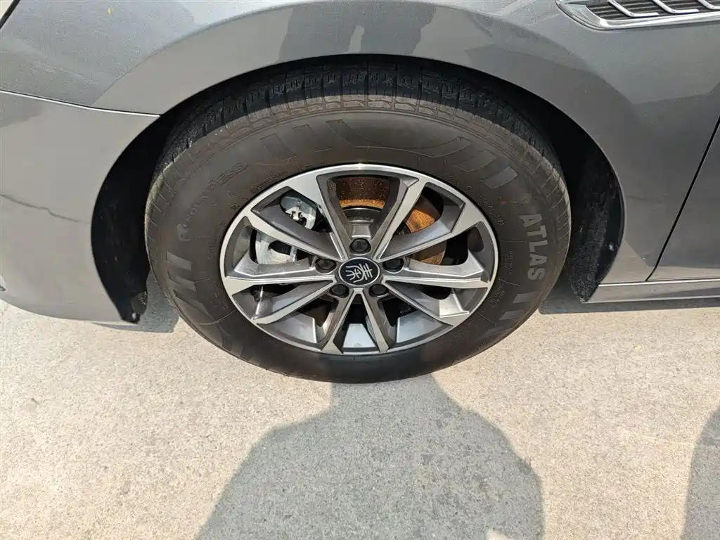 BYD Qin PLUS 2024 Glory Edition DM-i 55KM Leading фото 25