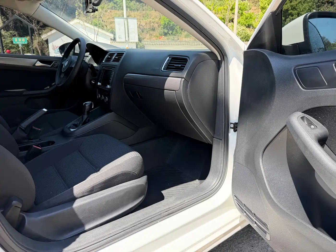 Volkswagen Sagitar 2012 1.4TSI Automatic Luxury фото 19