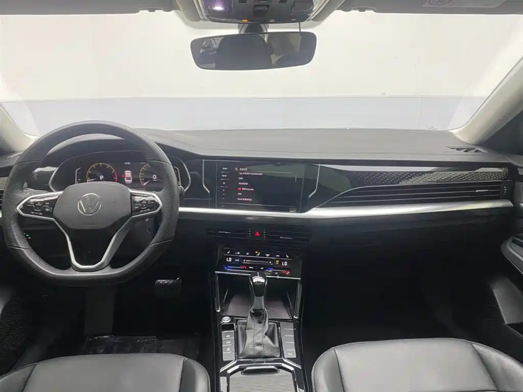 Volkswagen Passat 2022 330TSI Elite Edition фото 13