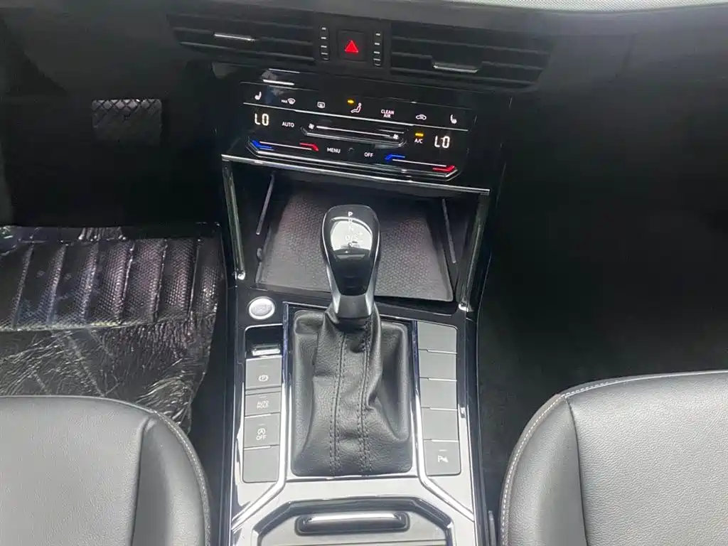Volkswagen Passat 2022 330TSI Elite Edition фото 21