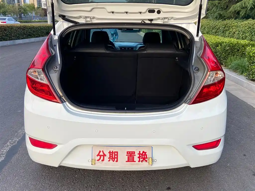 Hyundai Reina 2014 1.4L Manual GLX фото 15