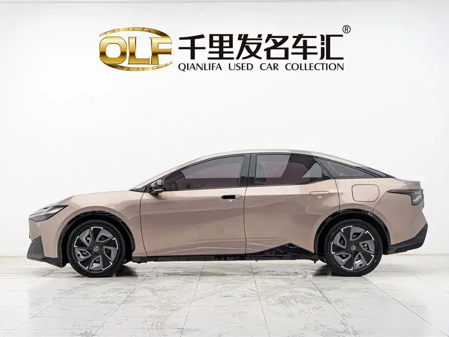 Toyota bZ3 2023 616km Long Range Premium фото 7