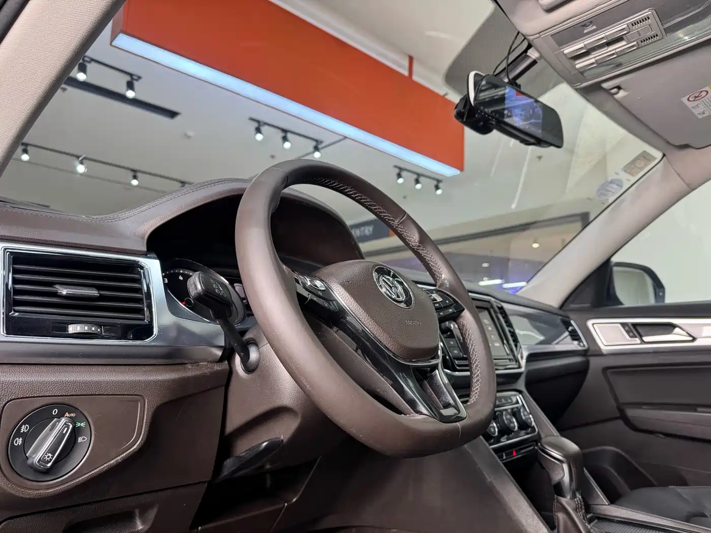 Volkswagen Teramont 2019 380TSI 4WD Luxury Edition China VI фото 12