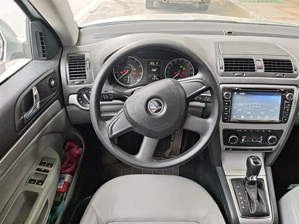 Škoda Octavia 2014 1.6L Auto Yijun Edition фото 3