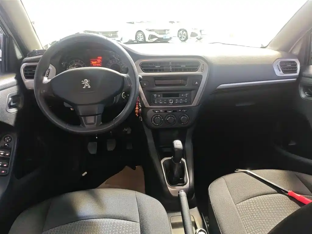 Peugeot 301 2016 1.6L Manual Comfort Edition фото 10