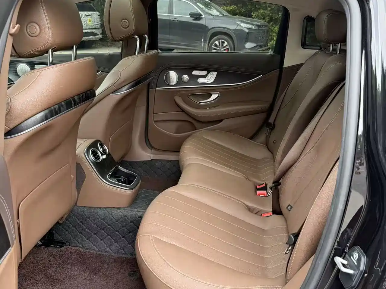 Mercedes-Benz E-Class 2022 E 300 L Luxury фото 6