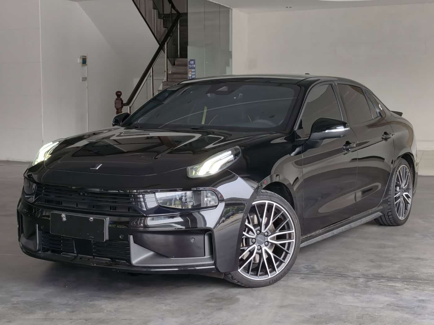 Lynk & Co 03