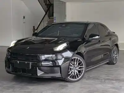 Lynk & Co 03