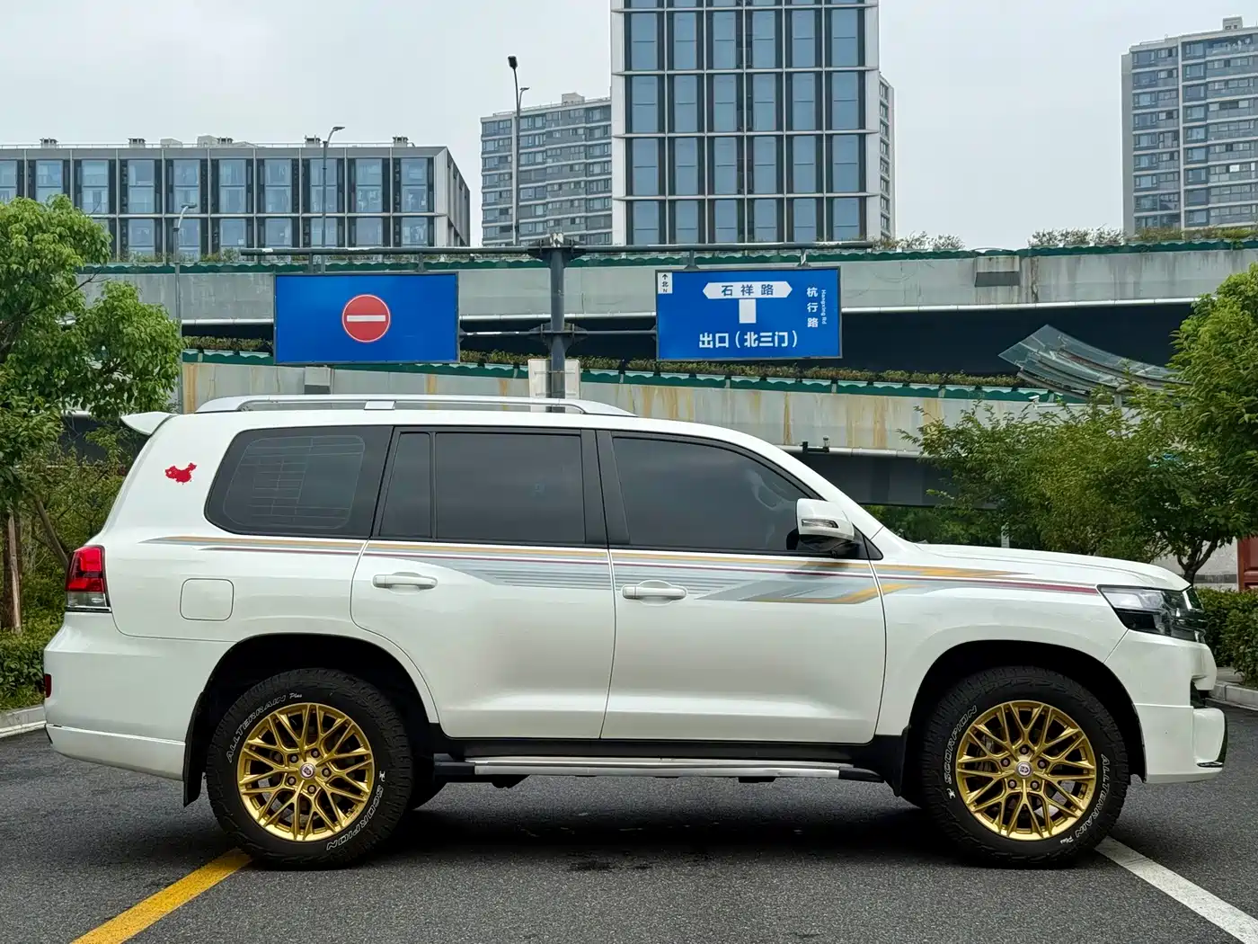 2018 Toyota Land Cruiser (Import)