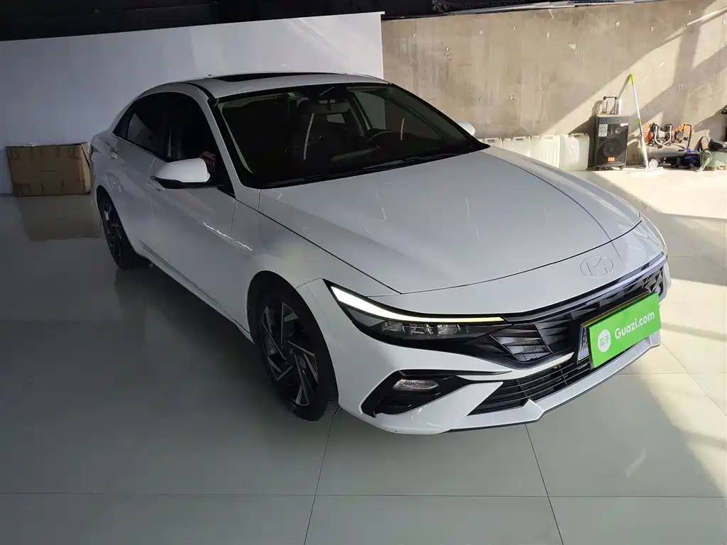 Hyundai Elantra 2023 1.5L CVT GLX Elite Edition фото 4