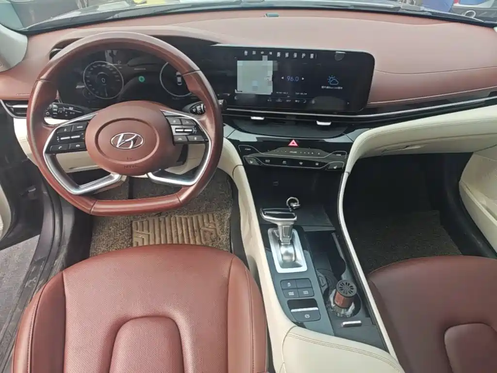 Hyundai Mistra 2021 2021 1.8L CVT LUX Premium