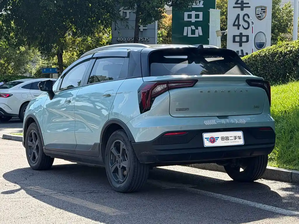 Фото 4 - Geely Geometry E Firefly