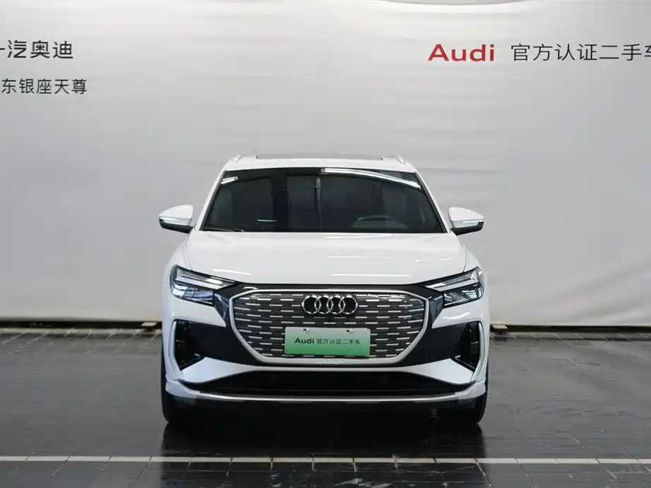 AUDI Q4 E TRON