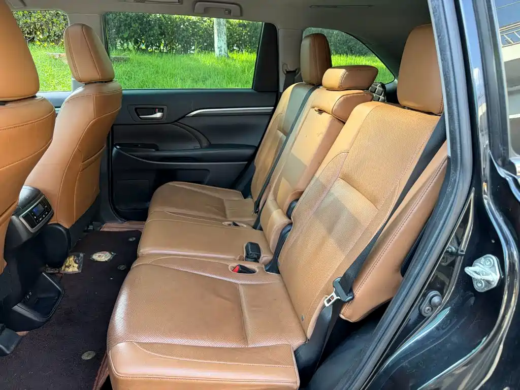 Фото 12 - Toyota Highlander