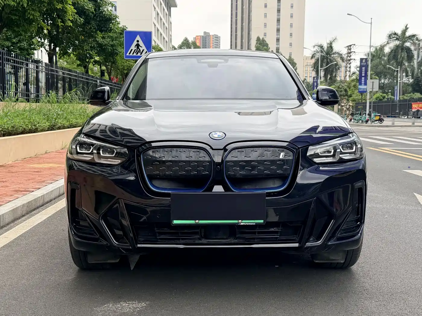 BMW IX3