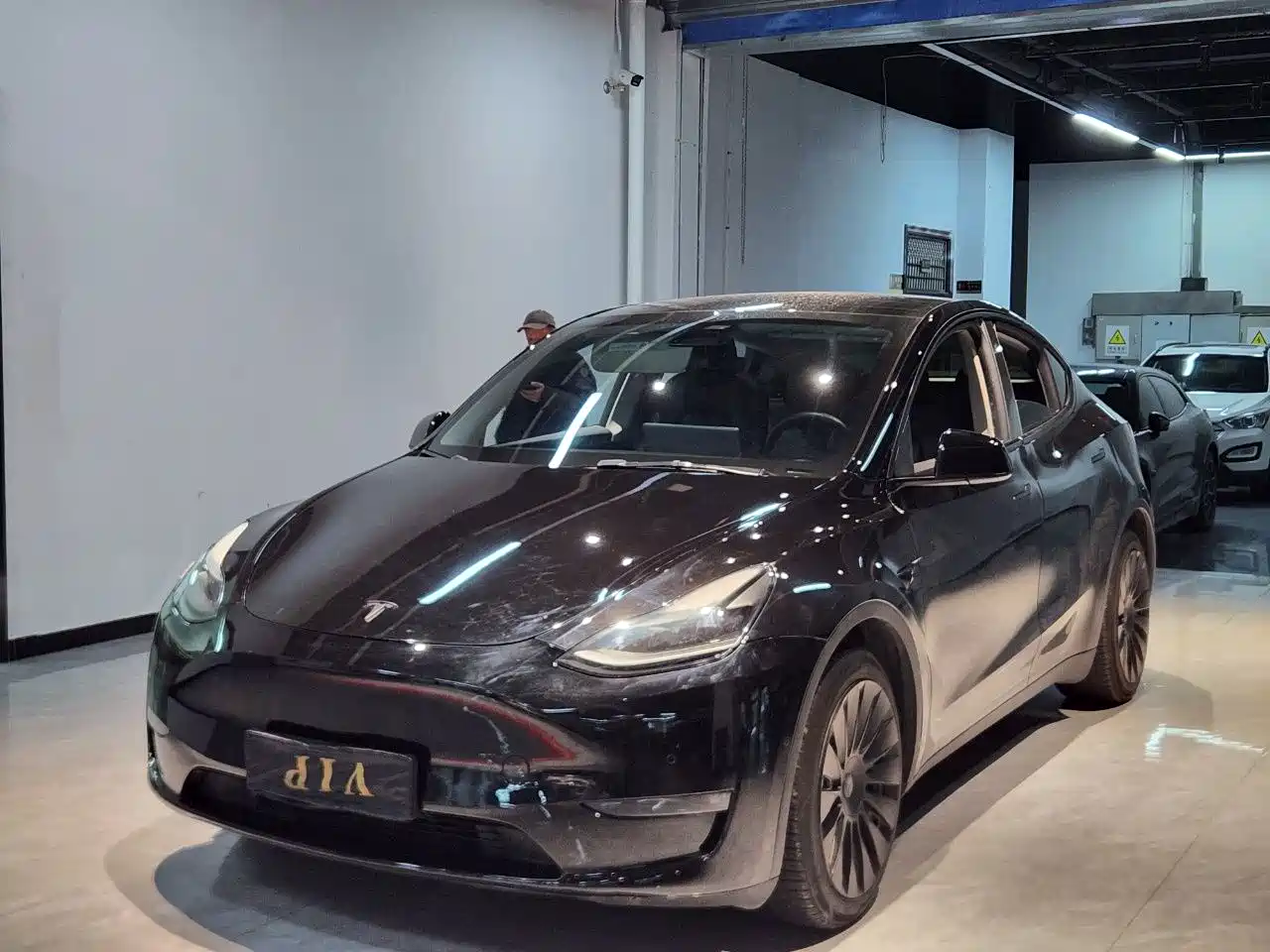 TESLA MODEL Y