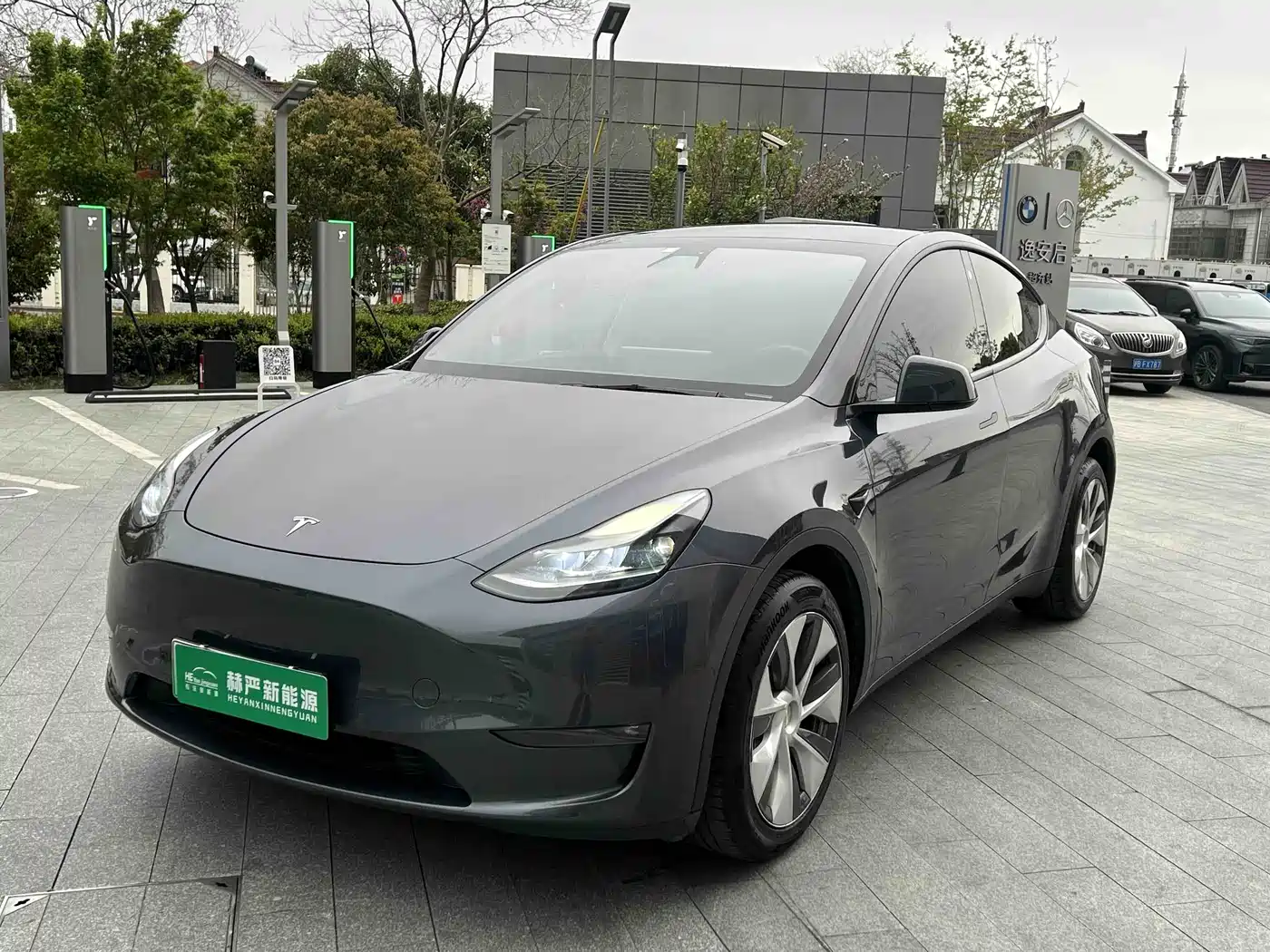 TESLA MODEL Y
