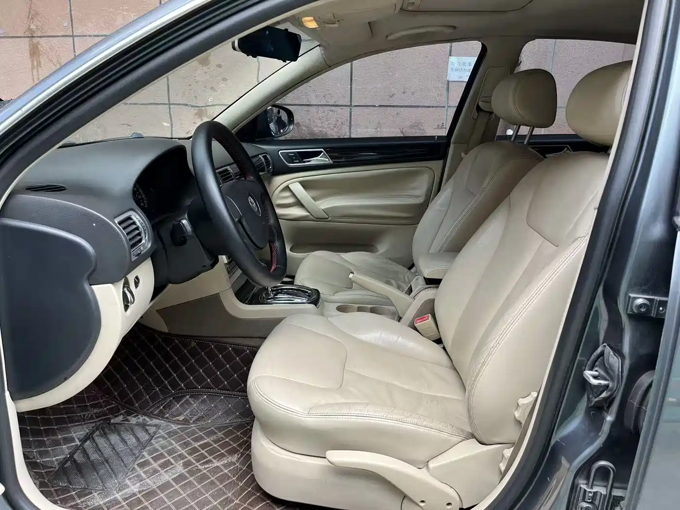 Volkswagen Passat Lingyu 2009 2.0L MFI Automatic Premium фото 8