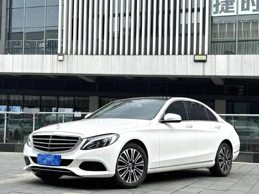 صورة 1 - Mercedes-Benz C-Class