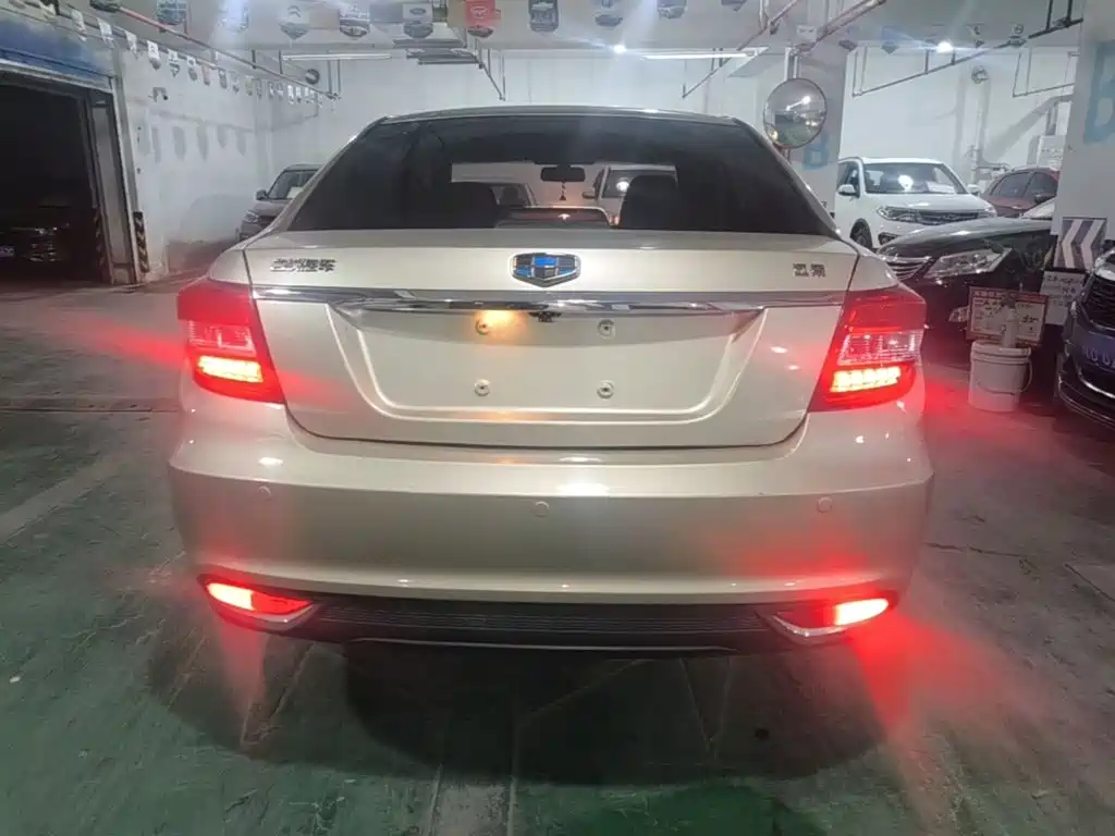 Фото 4 - Geely Vision