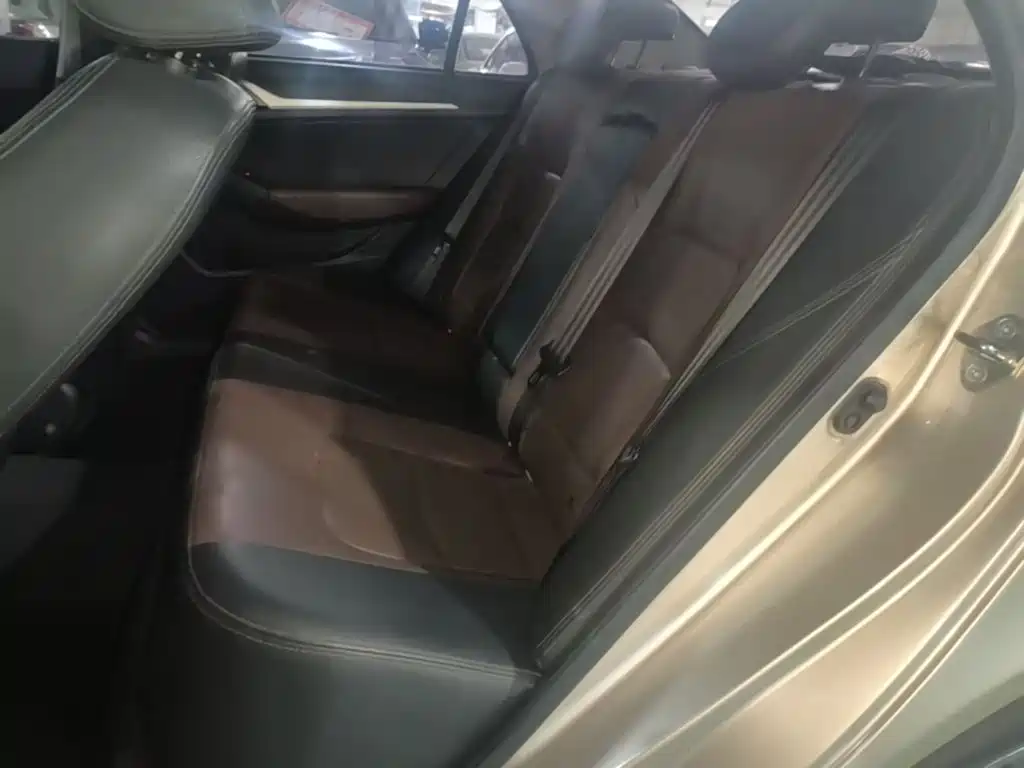 Фото 13 - Geely Vision
