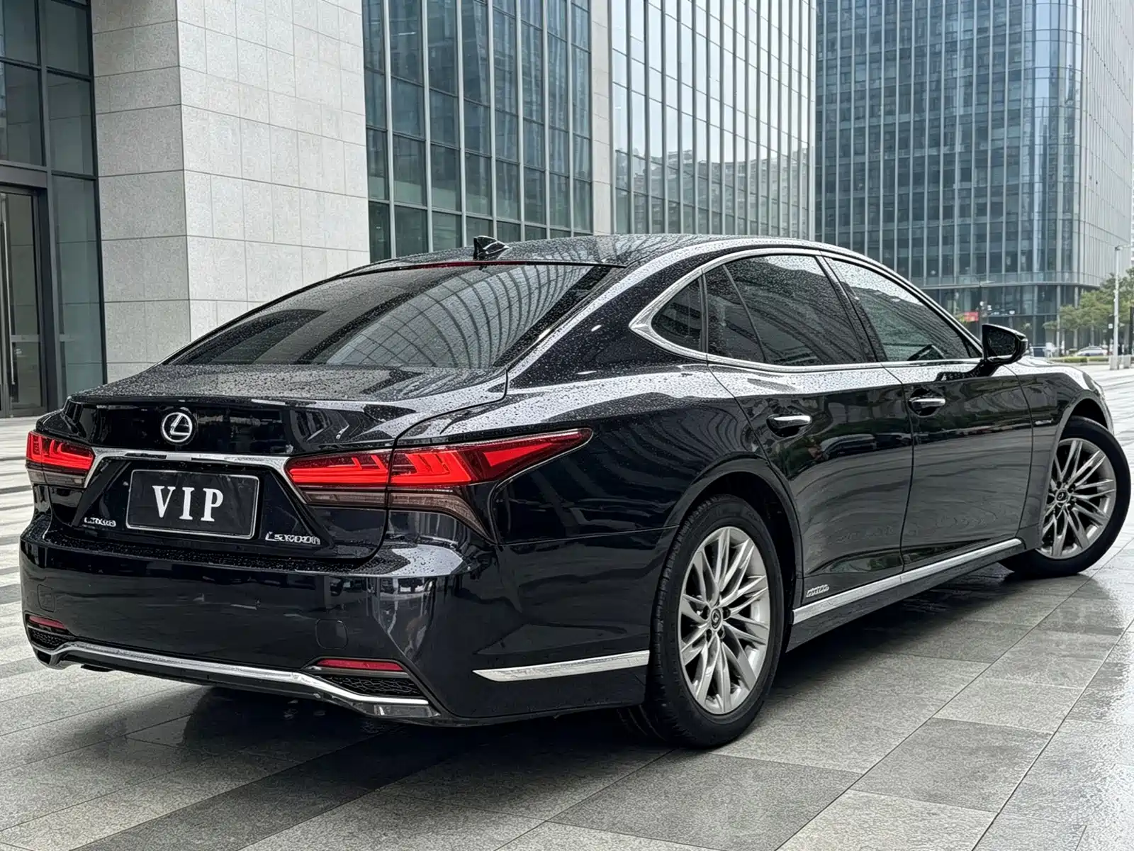 Фото 7 - Lexus LS