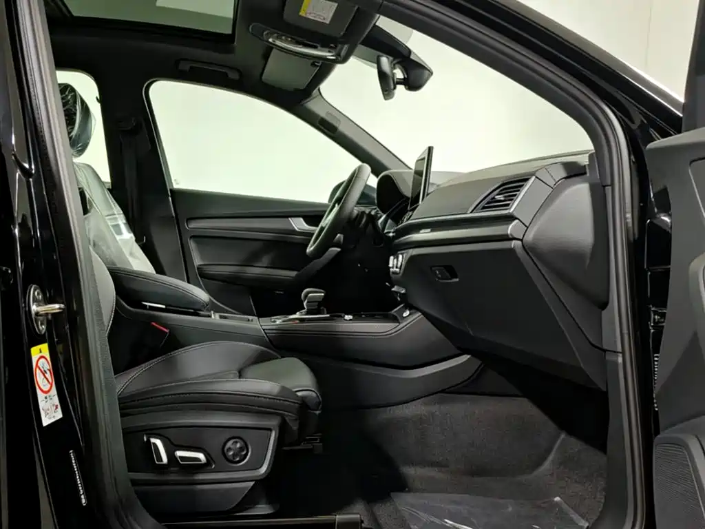 Audi Q5L 2025 Model Year Facelift 45th Anniversary Edition 45 TFSI Luxury Dynamic фото 7