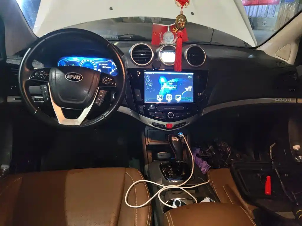 BYD S7 2015 2015 2.0T Automatic Flagship Model