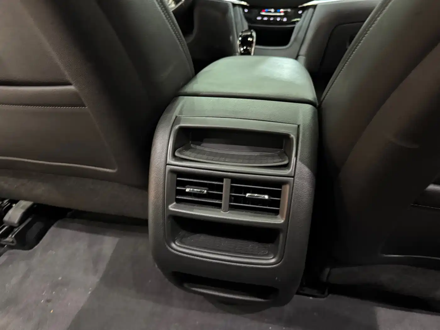Cadillac XT5 2022 2.0T 2WD Luxury фото 17