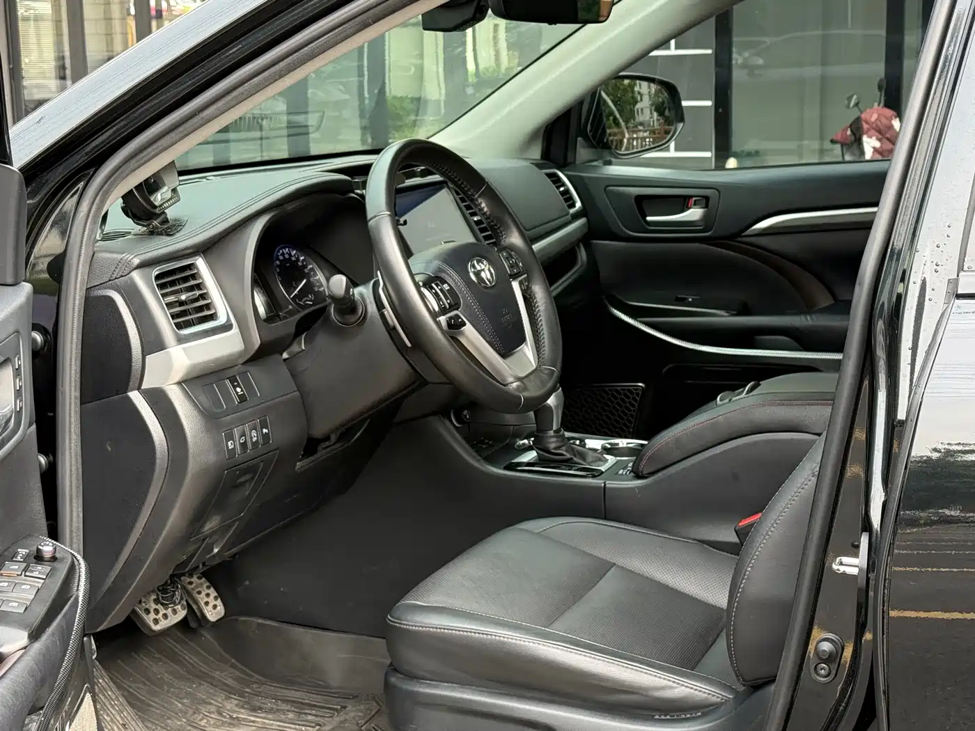 Photo 6 - Toyota Highlander