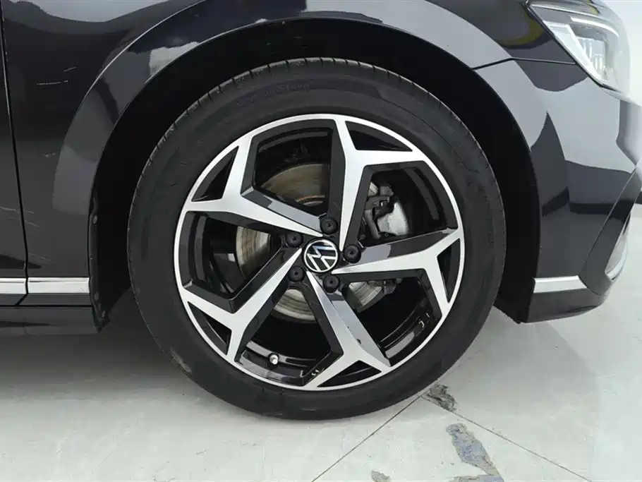 Volkswagen Magotan 2023 Model 2 Million Commemorative Edition 330TSI DSG Luxury фото 6