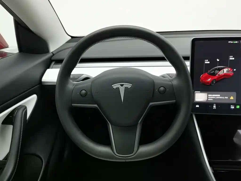 Фото 11 - Tesla Model 3