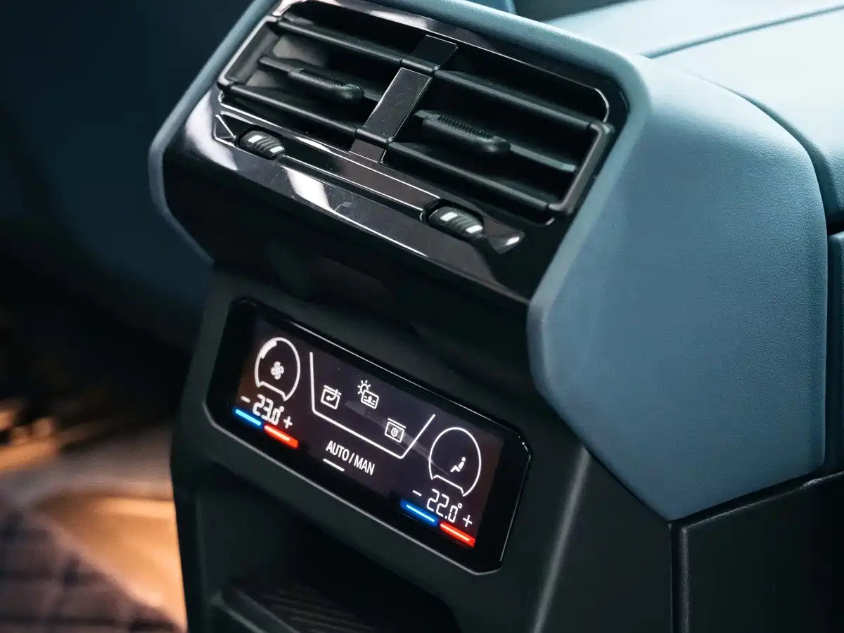 BMW i5 2024 eDrive 35L Premium Model M Sport Package фото 19