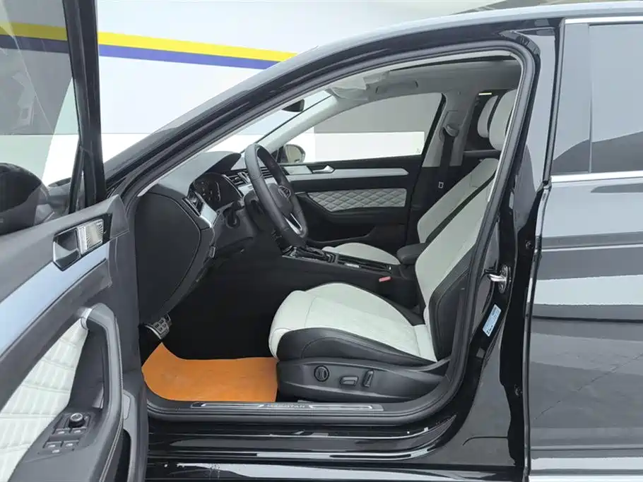 Volkswagen Magotan 2023 Model 2 Million Commemorative Edition 330TSI DSG Luxury фото 9