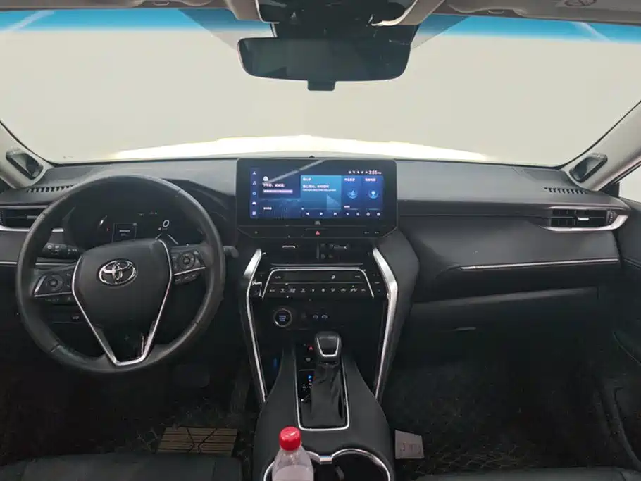 Toyota Venza 2023 2.0L CVT FWD Premium фото 12