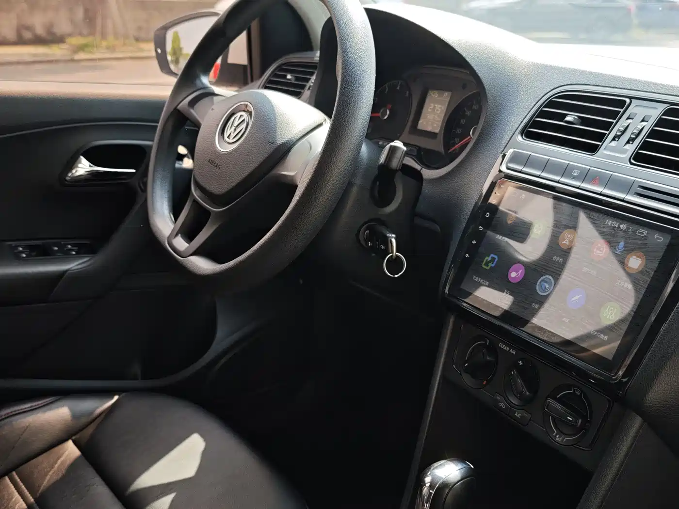 Volkswagen Polo 2016 1.4L Automatic Trend фото 9