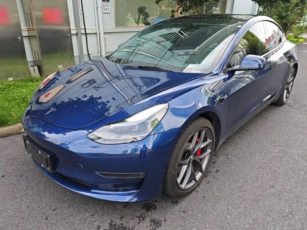 Фото 1 - Tesla Model 3
