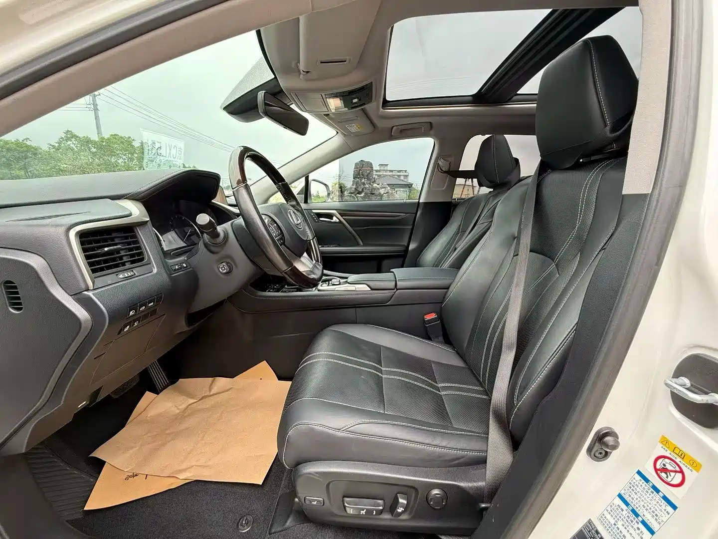 Фото 4 - Lexus RX
