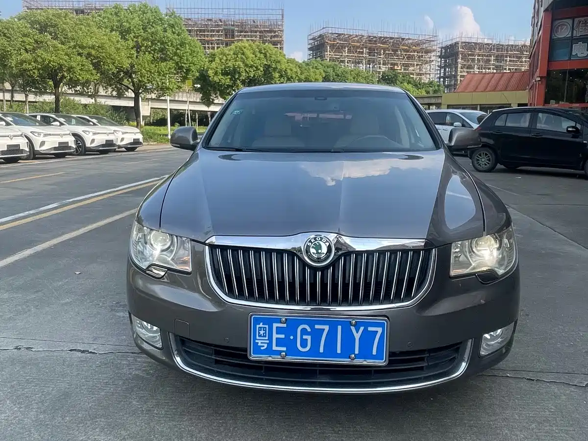 Фото 2 - Škoda Superb