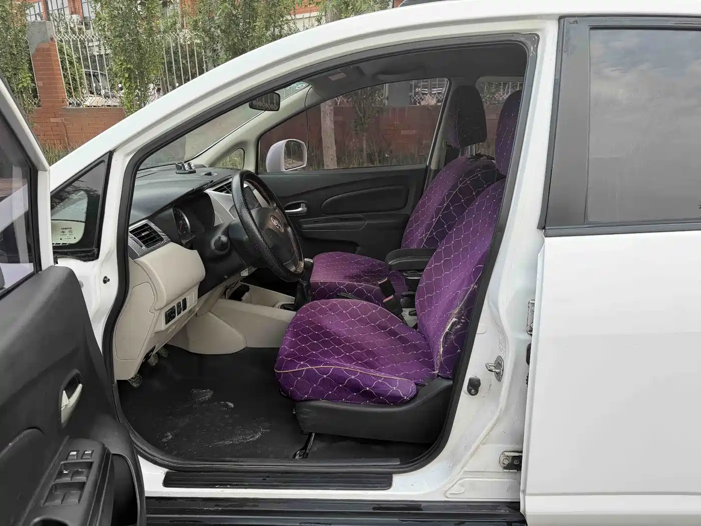 Venucia R50 2015 2015 1.6L Manual Fashion