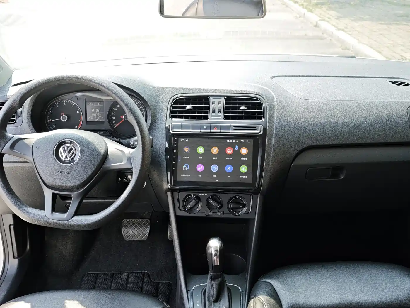 Volkswagen Polo 2016 1.4L Automatic Trend фото 8