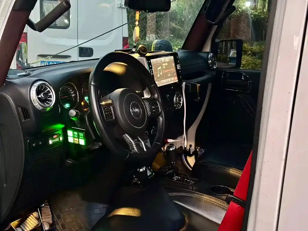 Photo 4 - Jeep Wrangler