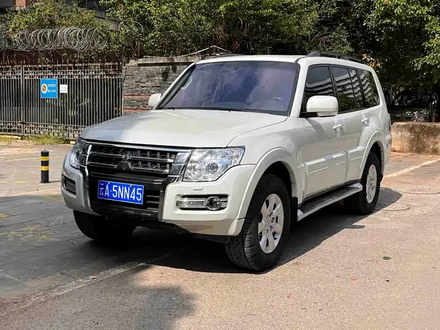 Mitsubishi Pajero (Import) 2019