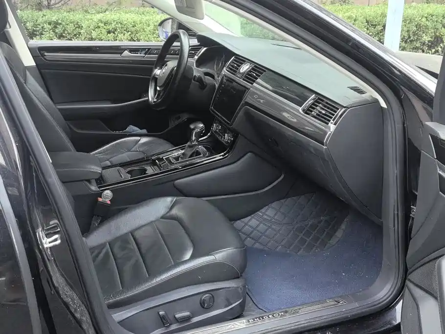 Volkswagen Phideon 2018 2018 Facelift 380TSI FWD Business
