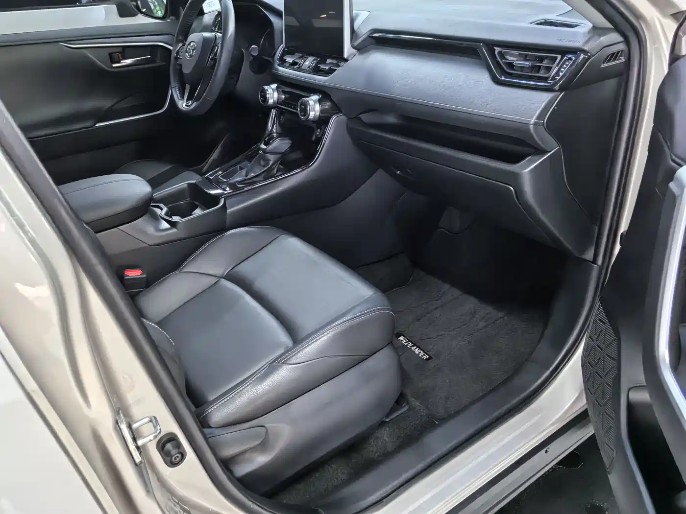 Toyota Wildlander 2021 2.0L CVT 2WD Luxury Edition фото 9