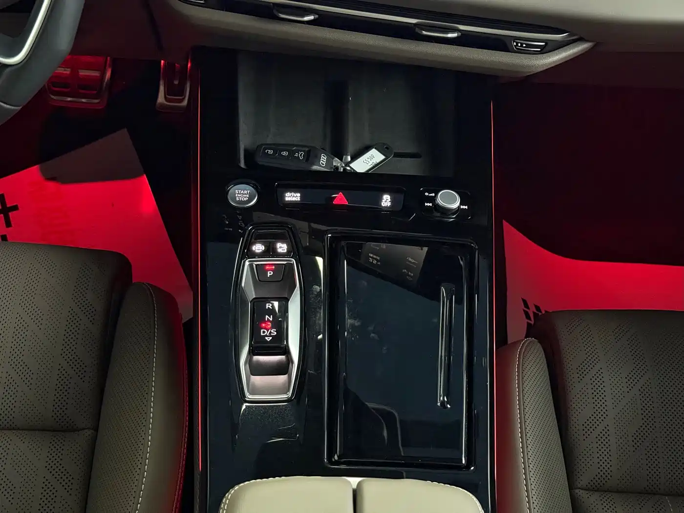 Фото 12 - Audi A6L