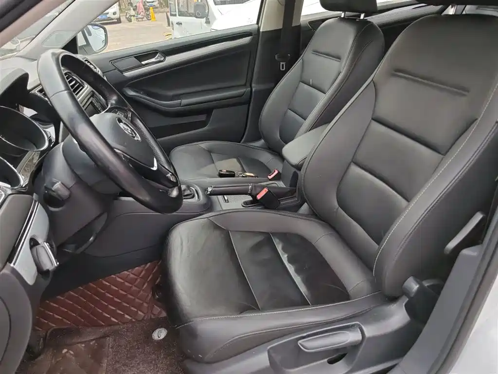 Volkswagen Sagitar 2017 1.6L Automatic Comfort фото 15