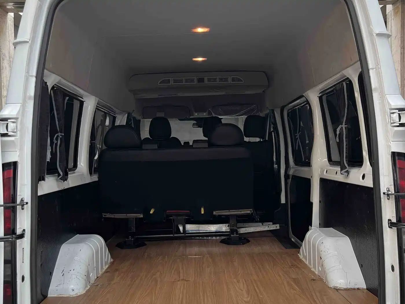 Jiangling JMC Fushun 2024 2023 2.0T Manual Short Wheelbase Low Roof Commercial Multi-purpose Vehicle 6 Seats Dual-opening Tailgate